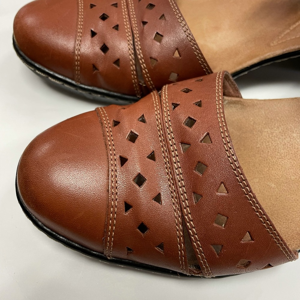 Clarks 13288 Soft Cushion Leather Ankle Strap Closed Sandals Womens Size 8 - Picture 2 of 6
